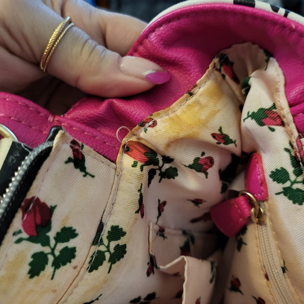 Pretty Betsey Johnson Handbag. - Picture 6 of 9